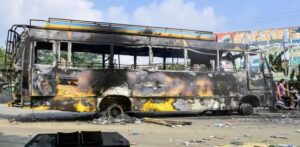 मणिपुर में अति तनाव: उग्र विरोध के बाद 5 जिलों में कर्फ्यू और इंटरनेट बंद