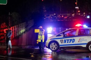 न्यूयॉर्क और पांच उपनगरों में तूफान से तबाही; न्यू जर्सी में आपातकाल